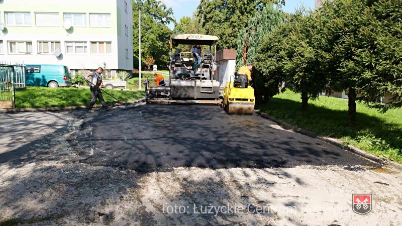 asfaltowanie przy przedszkolu nr 5